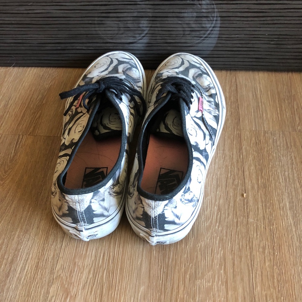 Vans - Picture 5 of 6